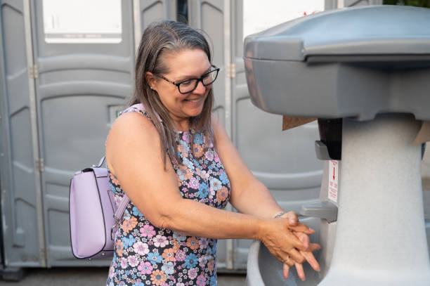 Best Porta potty delivery and setup  in Germantown, IL